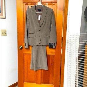 Brand new Banana Republic suit